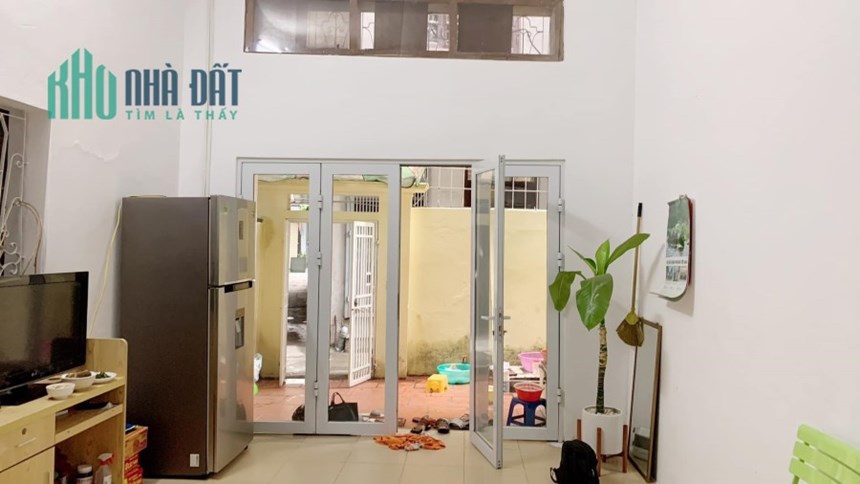 Bán nhà 62m2, lô góc mặt tiền 4m tại phố Nguyễn Văn Huyên