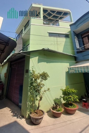 Bán nhà đẹp đường Tên Lửa, Bình Tân, 58m2, ngang 11m, 3 tầng, 2PN, chỉ 2.7 tỷ TL chính chủ.