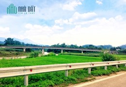 Bán khu đất thổ cư gần cầu Trung Yên, Tuyên Quang. điểm giao QL2C. Kinh doanh đc. Giá 30 tr/m2