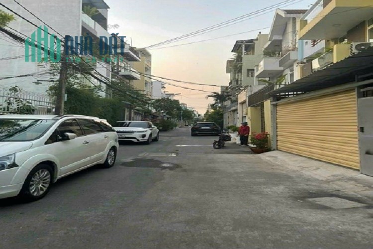 GẤP. GIẢM  GIÁ 4 TỶ BÁN  CĂN HỘ DỊCH VỤ QUẬN 7 DT 7X22M 25 PHÒNG TN 100 TR/THÁNG