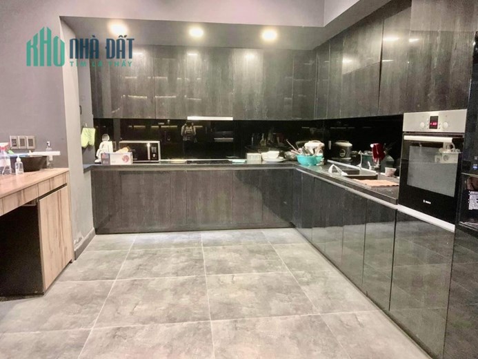Bán biệt thự biển Mỹ Khê góc 2 mặt tiền.Sân vườn đẹp thoáng mát phù hợp nghỉ dưỡng khu Võ Văn Kiệt.