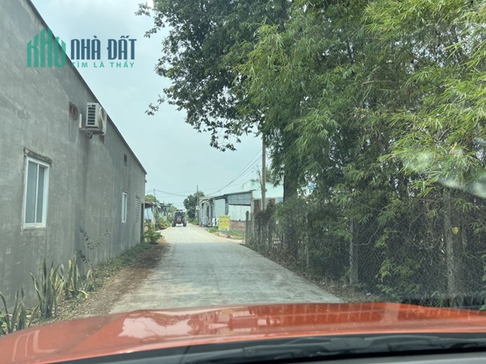 Chính chủ cho thuê 3000 m2 đất trống làm kho, bãi.