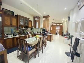 Cần bán gấp trong tháng nhà mặt tiền Bạch Đằng Phường 2 Tân Bình, 3 tầng BTCT, 100m, giá 25 tỷ