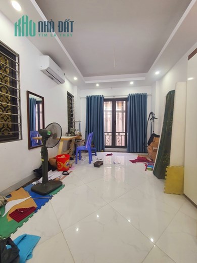 4,25 tỷ - bán nhà 5 tầng ngõ 44 Trần Thái Tông, Cầu Giấy - lh: 0364641141