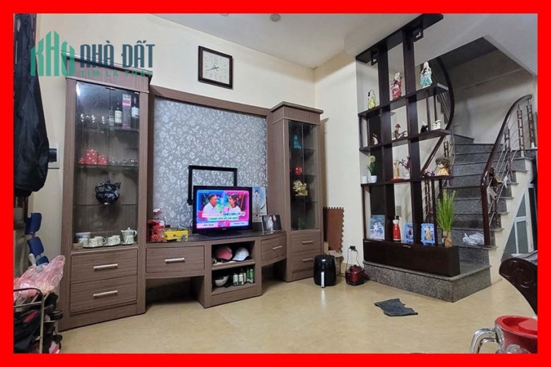 Bán nhà đẹp 4 tầng gần phố Tôn Thất Tùng, giá hơn 5 tỷ