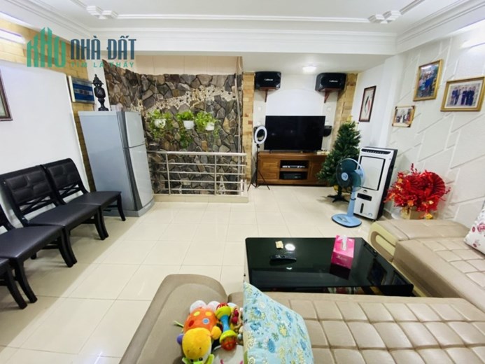 Cần bán Lê Quang Định, 4.6x15m, 5 Tầng, Hẻm xe hơi sát mặt tiền, 14 Tỷ TL