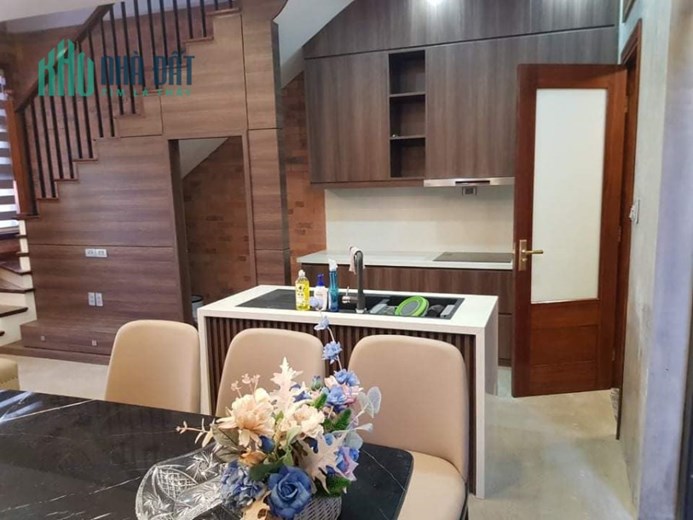 Bán nhà 38m2 phố Âu Cơ, Tây Hồ 6 Tầng 6 ngủ 15m Ngõ Ô tô tránh 4.4 Tỷ