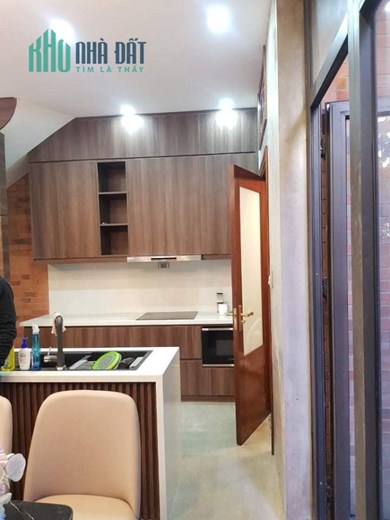 Bán nhà 54m2 phố Nghi Tàm, Tây Hồ Dân xây 5 phòng ngủ 10m Ô tô tránh 5.4 Tỷ