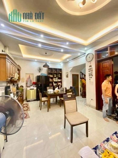 Bán nhà 54m2 phố Nghi Tàm, Tây Hồ Dân xây 5 phòng ngủ 10m Ô tô tránh 5.4 Tỷ