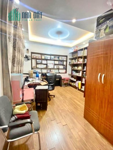 Bán căn nhà 38m2 phố Nghi Tàm, Tây Hồ 6 ngủ Ô tô tránh cách 15m 4.3 Tỷ