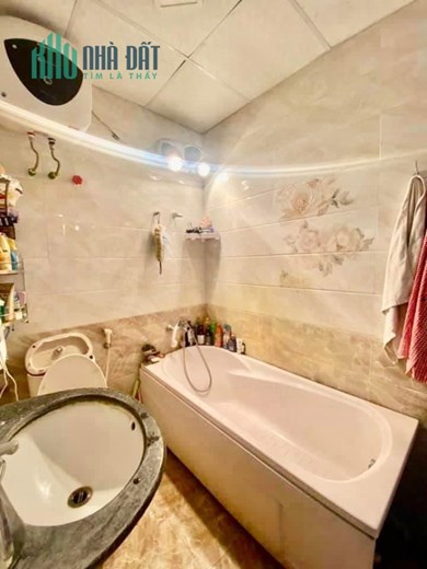Bán căn nhà 38m2 phố Nghi Tàm, Tây Hồ 6 ngủ Ô tô tránh cách 15m 4.3 Tỷ