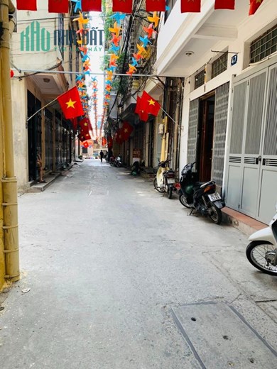 2,45 tỷ nhà Thái Hà Đống Đa 4 tầng ngách thông, Ôtô tránh, 2 thoáng
