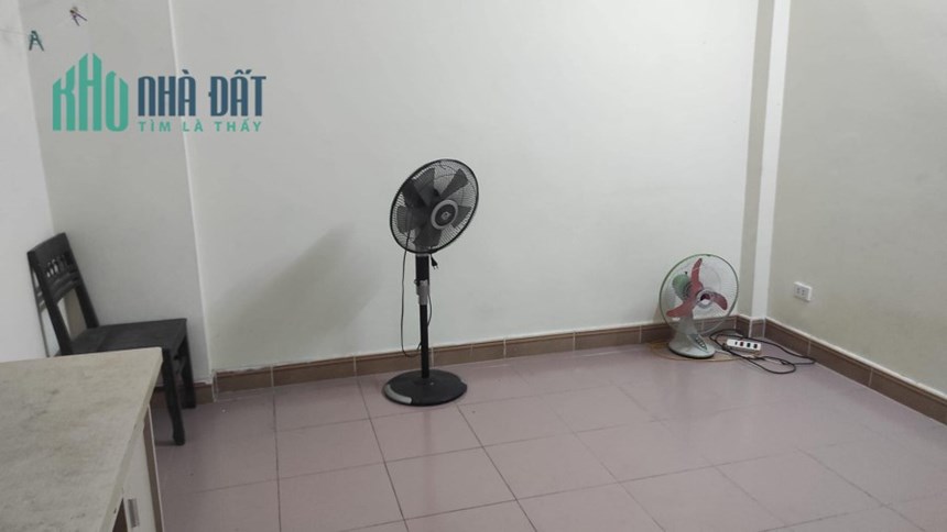 2,45 tỷ nhà Thái Hà Đống Đa 4 tầng ngách thông, Ôtô tránh, 2 thoáng