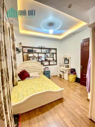 Bán căn nhà 39m2 phố Nghi Tàm, Tây Hồ 6 Tầng 6 ngủ Ô tô tránh cách 15m 4.4 Tỷ