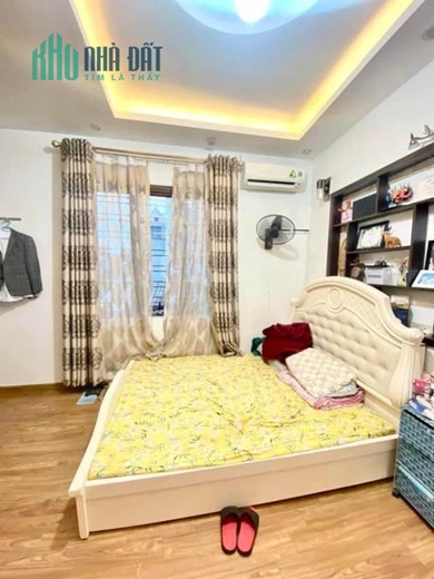 Bán căn nhà 39m2 phố Nghi Tàm, Tây Hồ 6 Tầng 6 ngủ Ô tô tránh cách 15m 4.4 Tỷ