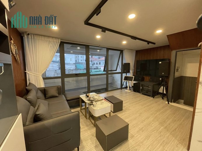 9 tỷ, Mặt Tiền Tân Quy. 4 tầng, 4x15m, lộ 8m, vỉa hè 3m, ô tô vào nhà
