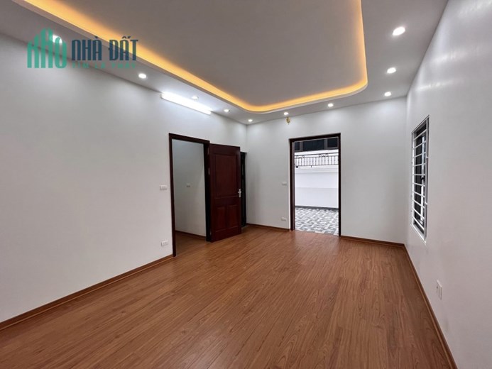 KIẾM ĐÂU CĂN THỨ 2 - Ô TÔ ĐỖ CỬA - LÔ GÓC 2 MẶT NGÕ - NGÕ THÔNG KINH DOANH NHỎ - NHÀ MỚI ĐẸP Ở NGAY