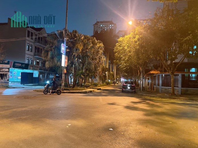 ĐẲNG CẤP BIỆT THỰ HÀ ĐÔNG MẶT ĐƯỜNG ĐÔI - VỊ TRÍ SIÊU ĐỈNH - MẶT TIỀN QUYỀN LỰC -  ĐẸP LONG LANH -