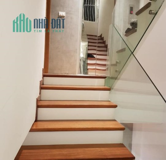CẦN TIỀN bán nhà rẻ nhất Pháo Đài Láng, ngõ rộng, ô tô đỗ cổng, nhỉnh 6 tỷ