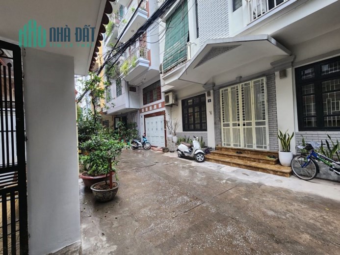 Biệt thự sân vườn, gần phố, ô tô đỗ, mới đẹp, Hào Nam, Đống Đa, 125m2, 4t, mt 7m, 21tỷ