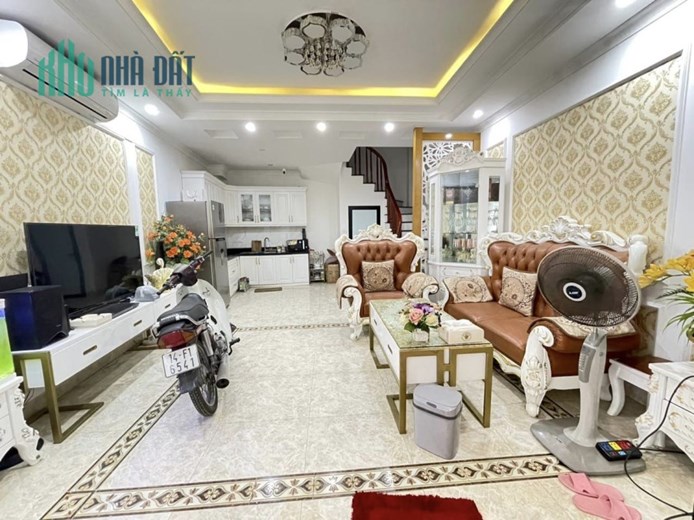 nhà đẹp THẠCH BÀN, ô tô đỗ cửa , tặng full nội thất  sang, sịn trị giá gần 1 tỷ đồng.