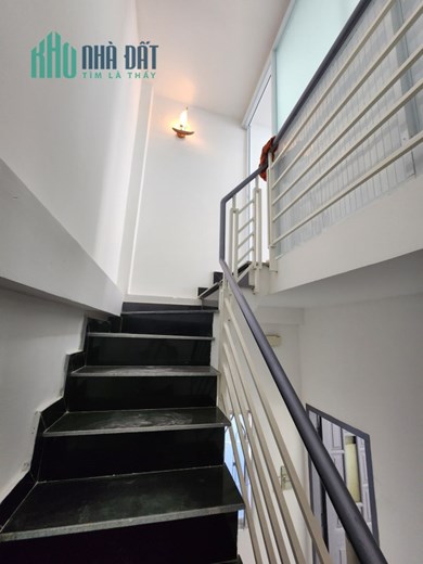 NHỈNH 2 TỶ CÓ NHÀ HẺM XE HƠI TRUNG TÂM QUẬN 7