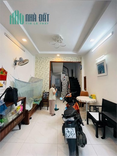 NHÀ MỚI Ở NGAY SÁT MẶT TIỀN -HẺM THÔNG KHU CƯ XÁ ĐÔ THÀNH QUẬN 3