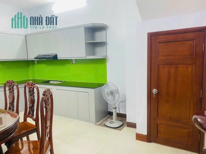 Hẻm xe tải  Nguyễn Thái Sơn p5 gò vấp 
DT: 4m x 14m.CN 56m2.
Trệt + 2 lầu. 
Giá 5.95 tỷ tl