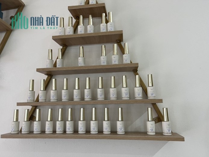 SANG NHƯỢNG TIỆM NAIL - MI - GỘI ĐẦU