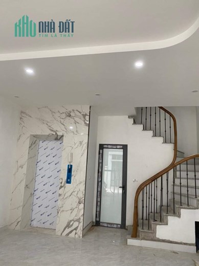 BÁN NHÀ LƯƠNG ĐỊNH CỦA. 6 TẦNG THANG MÁY - Ô TÔ 16 CHỖ VÀO NHÀ - 2 THOÁNG.
DIỆN TÍCH 50m2, 6 tâng,