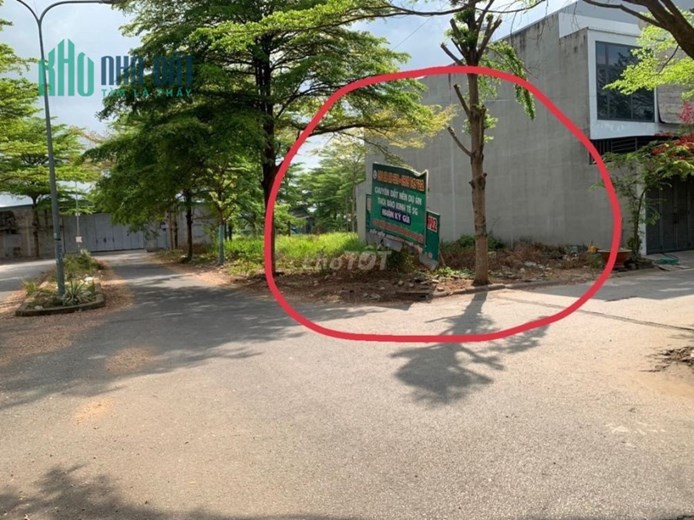 Lô góc 2 mặt tiền dự án thời báo kinh tế Bưng ông thoàn DT 148m giá tốt