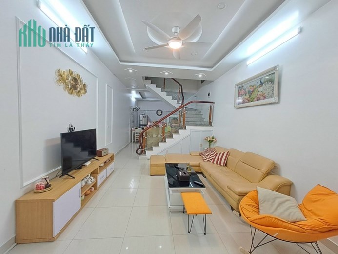 Bán nhà phố Thư Trung - Văn Cao, 48m 3 tầng , nhà lô góc, GIÁ 2.5 tỉ cực đẹp
