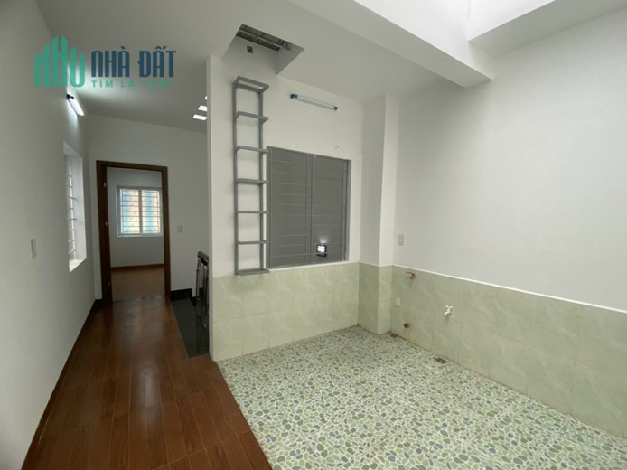 Bán nhà dân xây độc lập phố Hào Khê - Lạch Tray, 57m 3 tầng, sân cổng, GIÁ 2.7 tỉ cực đẹp