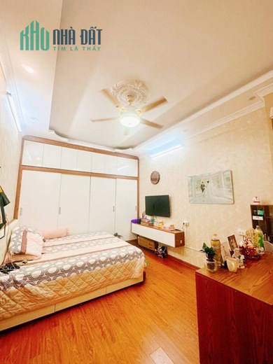 VỊ TRÍ ĐẸP TRƯỚC CỬA NHÀ CÓ KHOẢNG SÂN RỘNG THOÁNG ĐỂ 10 TỚI 15 XE MÁY THỎA MÁI - ĐẦU Ô CHỢ DỪA