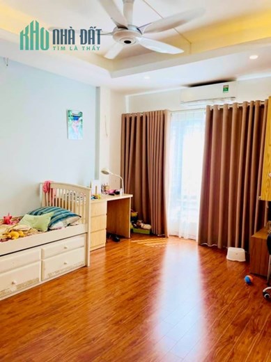 VỊ TRÍ ĐẸP TRƯỚC CỬA NHÀ CÓ KHOẢNG SÂN RỘNG THOÁNG ĐỂ 10 TỚI 15 XE MÁY THỎA MÁI - ĐẦU Ô CHỢ DỪA