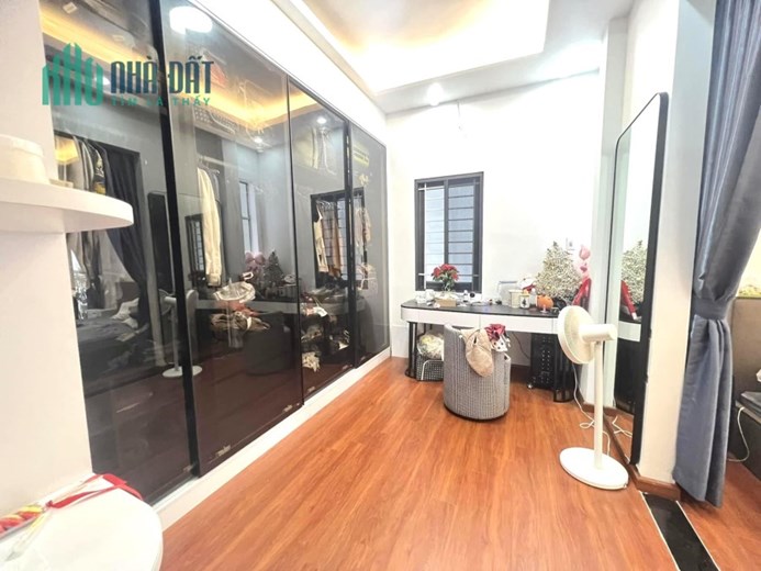 Siêu Đẹp-Gara Ô tô 7 Chỗ-Phố Võng Thị-Gần Hồ Tây 45m2/5tầng/ MT 6.2m Nhỉnh 11 Tỷ