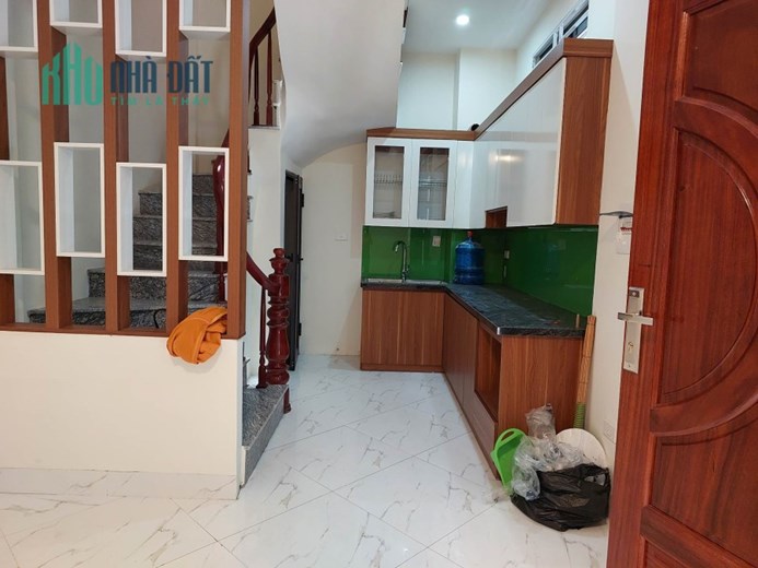 Cho thuê nhà nguyên căn, Xuân Đỉnh 30m, 5T, MT7m. 3 ngủ. Ở sướng. 8tr.