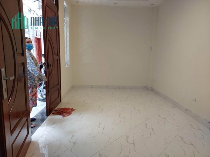 Cho thuê nhà nguyên căn, Xuân Đỉnh 30m, 5T, MT7m. 3 ngủ. Ở sướng. 8tr.