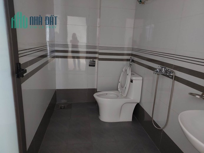 Cho thuê nhà nguyên căn, Xuân Đỉnh 30m, 5T, MT7m. 3 ngủ. Ở sướng. 8tr.
