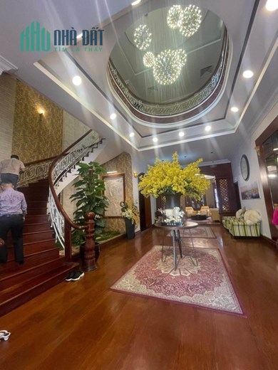Biệt phủ  đẹp lộng lẫy và hiếm có còn sót lại tại trung tâm  thành phố Đà Nẵng