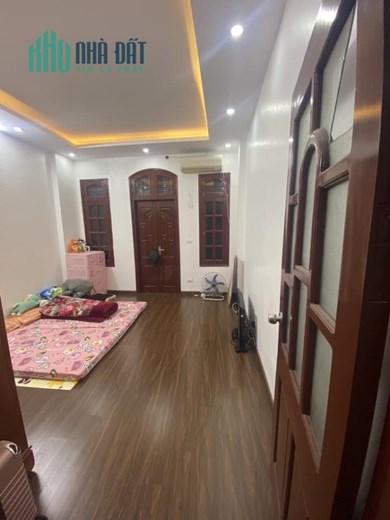 Bán Nhà nhà đẹp ở Trần Thái Tông 40m x 5t, 10m ô tô tránh, KD, ở sướng 5.2 tỷ