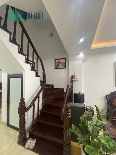 Bán Nhà nhà đẹp ở Trần Thái Tông 40m x 5t, 10m ô tô tránh, KD, ở sướng 5.2 tỷ