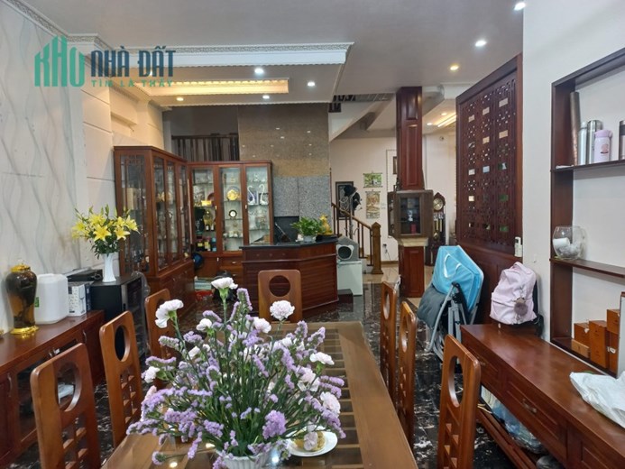 Bán Biệt Thự VIP Văn Phú, Hà Đông, Nội Thất Đẹp, Ở Đẳng Cấp, 180m2 3T MT27m, Chỉ 20 tỷ