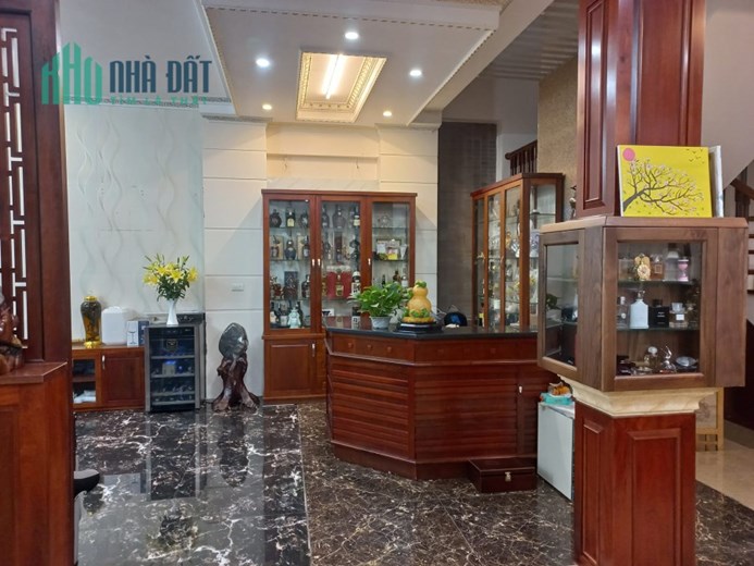 Bán Biệt Thự VIP Văn Phú, Hà Đông, Nội Thất Đẹp, Ở Đẳng Cấp, 180m2 3T MT27m, Chỉ 20 tỷ