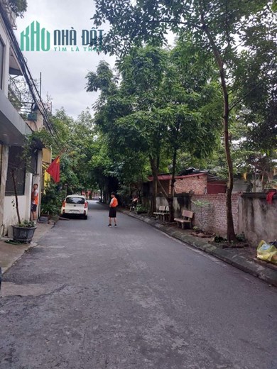 Rẻ, 2 tỷ 6 có đất Thạch Bàn 38m, ngõ rộng ô tô vào nhà thoải mái, thoáng sáng, gần phố.