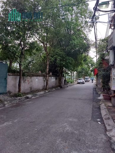 Rẻ, 2 tỷ 6 có đất Thạch Bàn 38m, ngõ rộng ô tô vào nhà thoải mái, thoáng sáng, gần phố.
