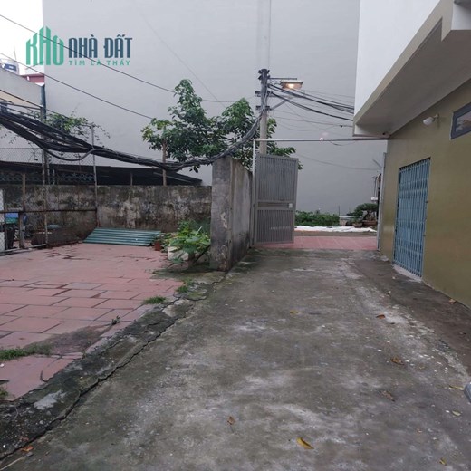 Rẻ, 2 tỷ 6 có đất Thạch Bàn 38m, ngõ rộng ô tô vào nhà thoải mái, thoáng sáng, gần phố.