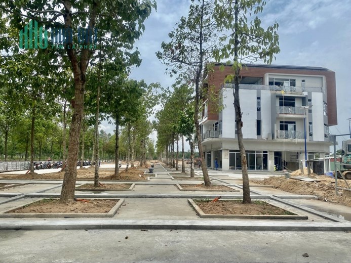 BÁN NHÀ NGAY TRUNG TÂM THÀNH PHỐ MỚI BÌNH DƯƠNG