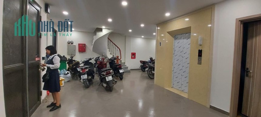 TÒA NHÀ CCMN VÍP - 9 TẦNG - TRUNG TÂM ĐỐNG ĐA - Ô TÔ ĐUA VÀO NHÀ - THOÁNG TRƯỚC SAU - THANG MÁY -