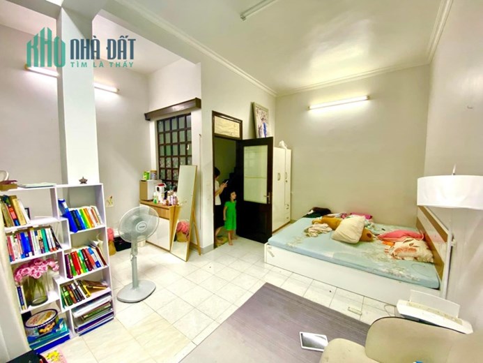 Phân lô Ô tô tránh Đường Láng, Đống Đa, 44m2 5T, MT 5.3m, Chỉ 11 Tỷ